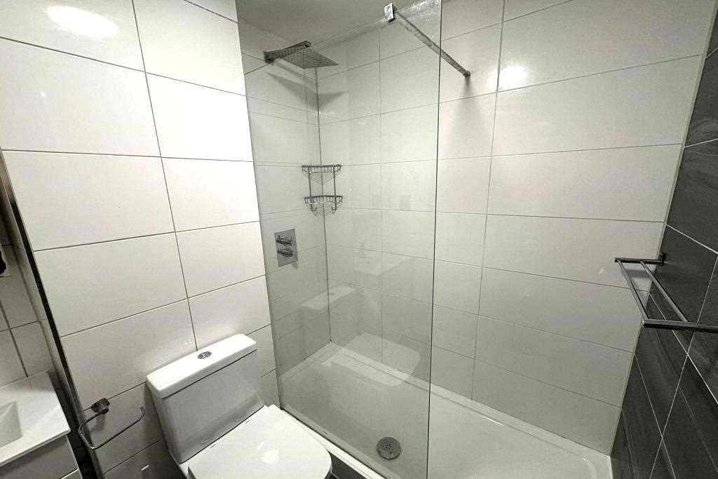 Campbell Street - Picture 10