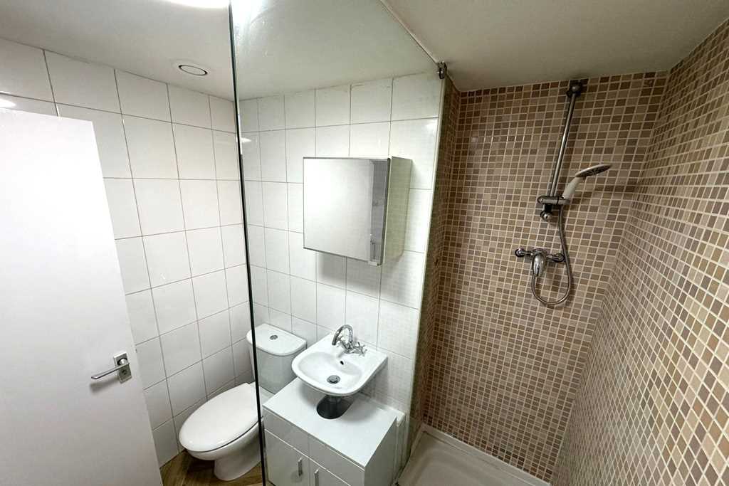 Farmeloan Road - Picture 12