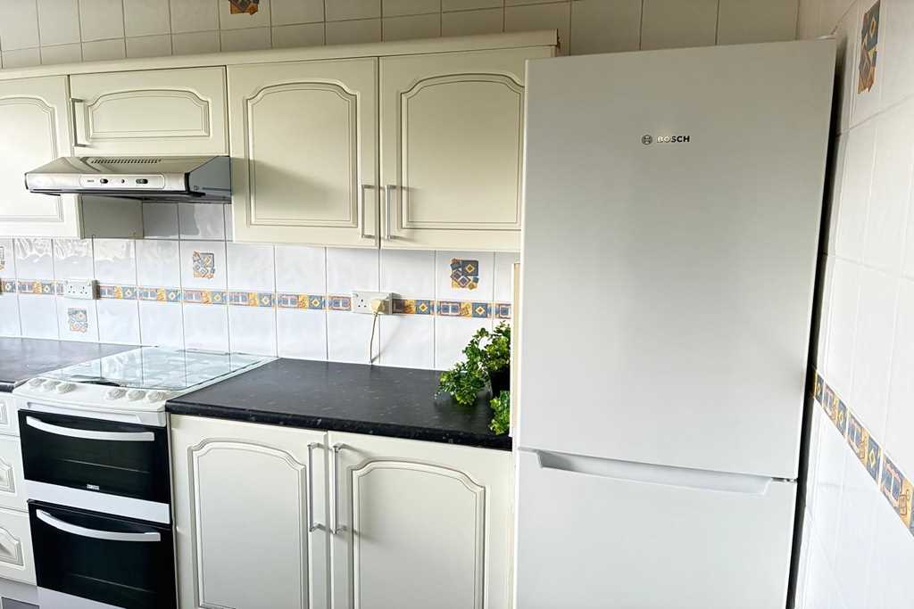 Netherplace Crescent - Picture 6