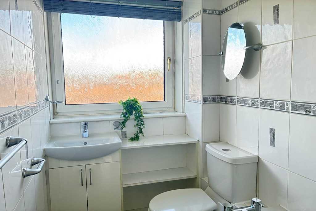Netherplace Crescent - Picture 9