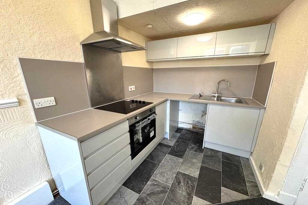 Dyke Street - Picture 5