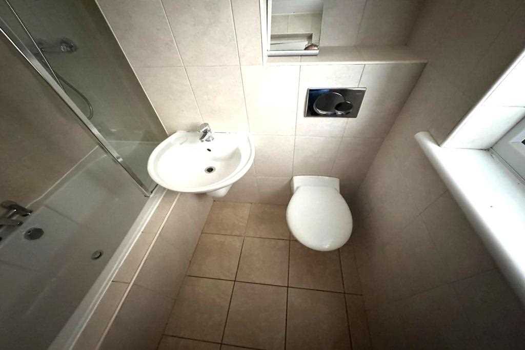 Banner Road - Picture 6