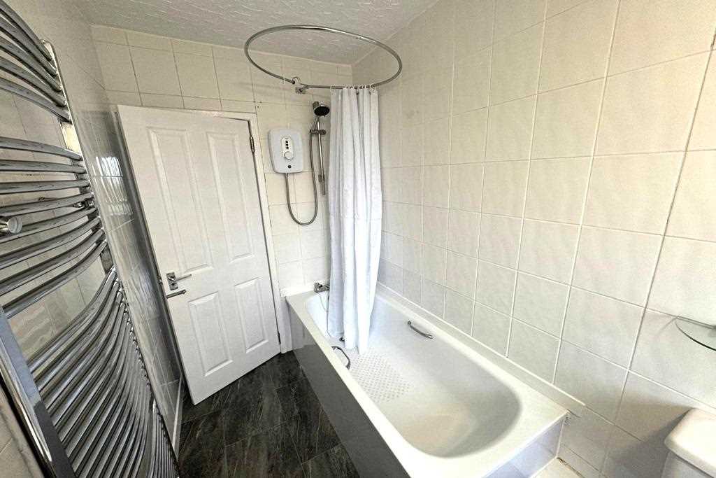 Earnock Street - Picture 16