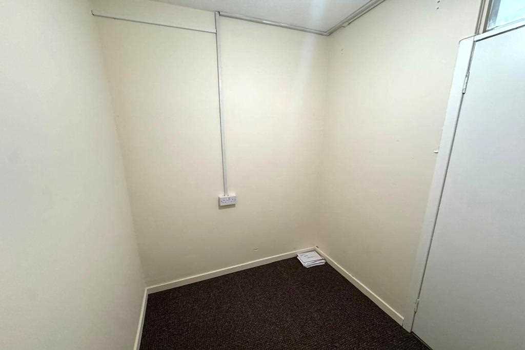 Balmore Drive - Picture 12